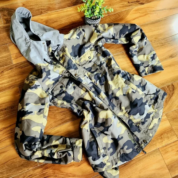 OAKLEY Green Camo Snowboard Jacket XS (EUC) - Picture 6 of 14
